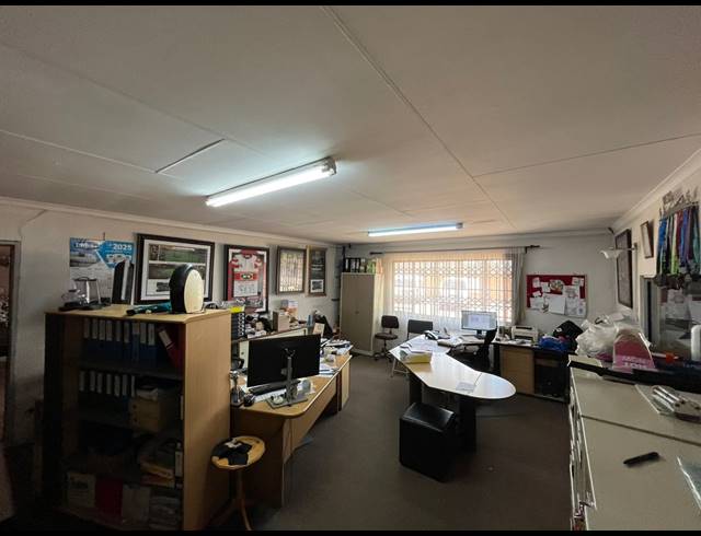 6,800M² WAREHOUSE FOR SALE IN ANZAC